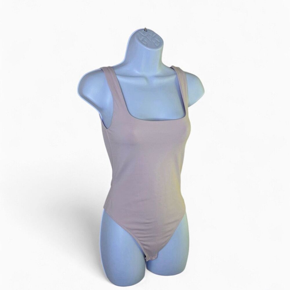 Aritzia Babaton Contour Square Neck Tank Bodysuit Size Small Lilac Pink Thong